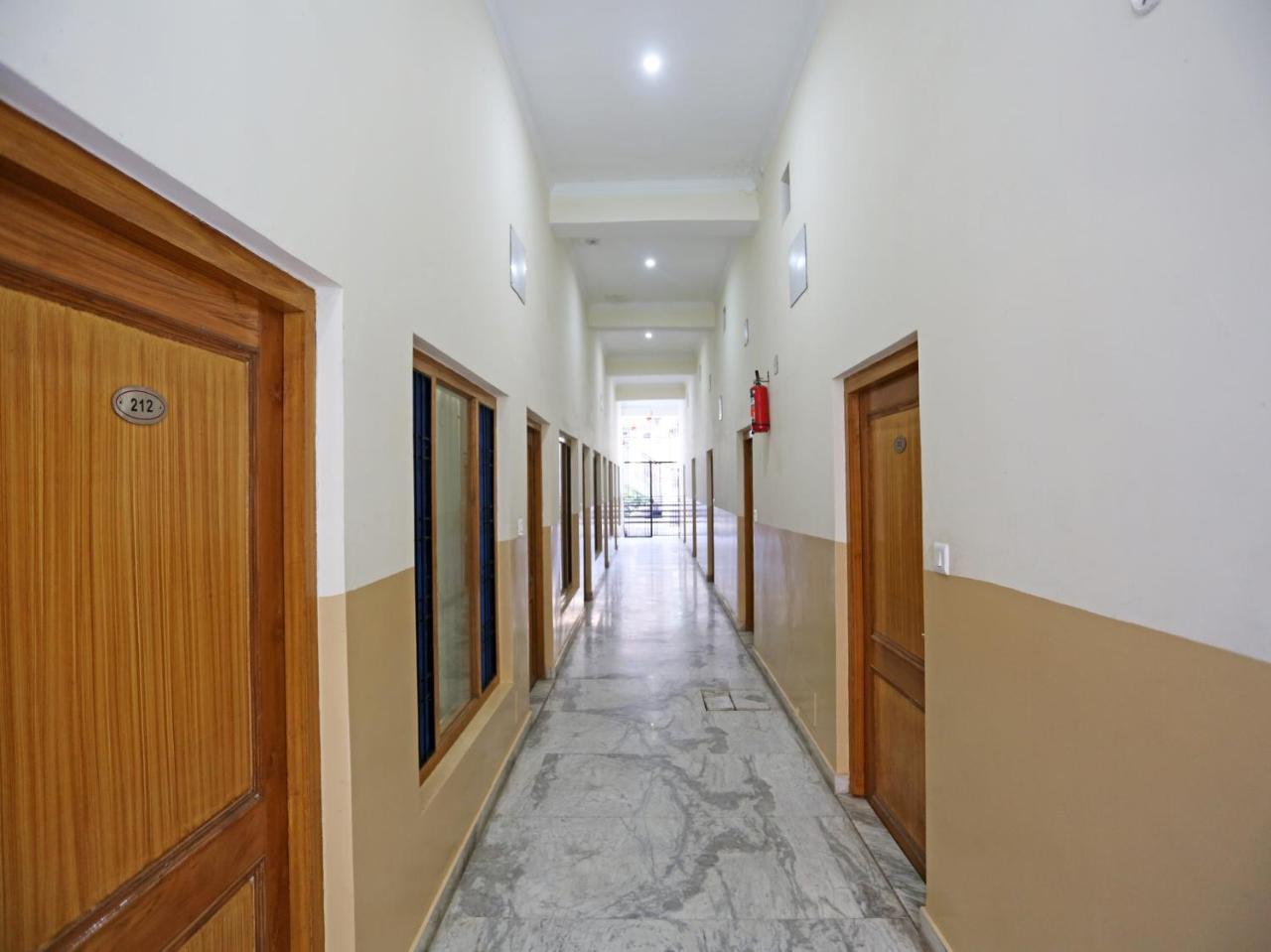 Oyo 19638 Hotel Jay Continental Алмора Екстериор снимка