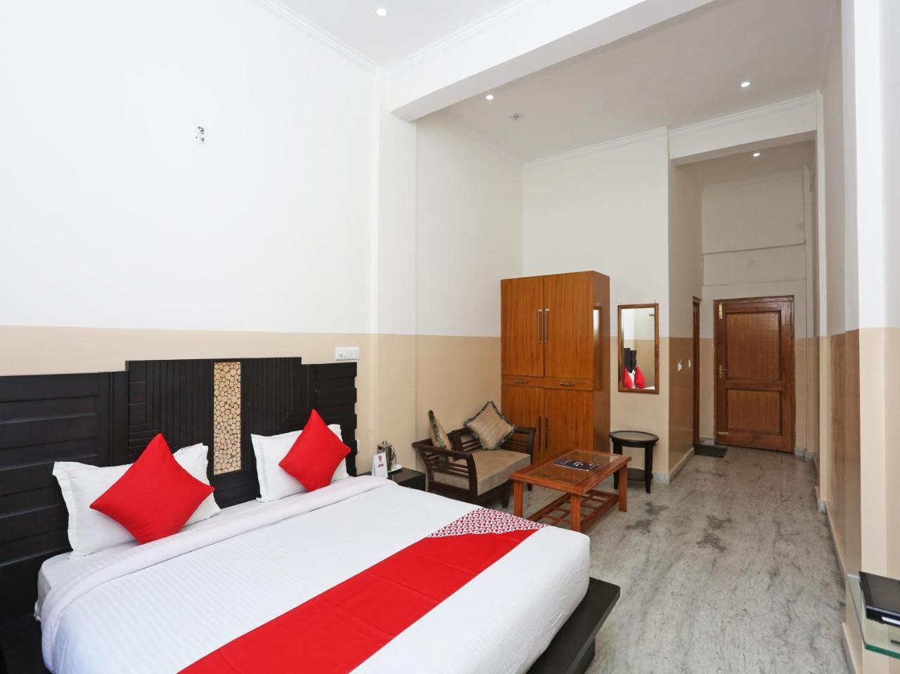 Oyo 19638 Hotel Jay Continental Алмора Екстериор снимка